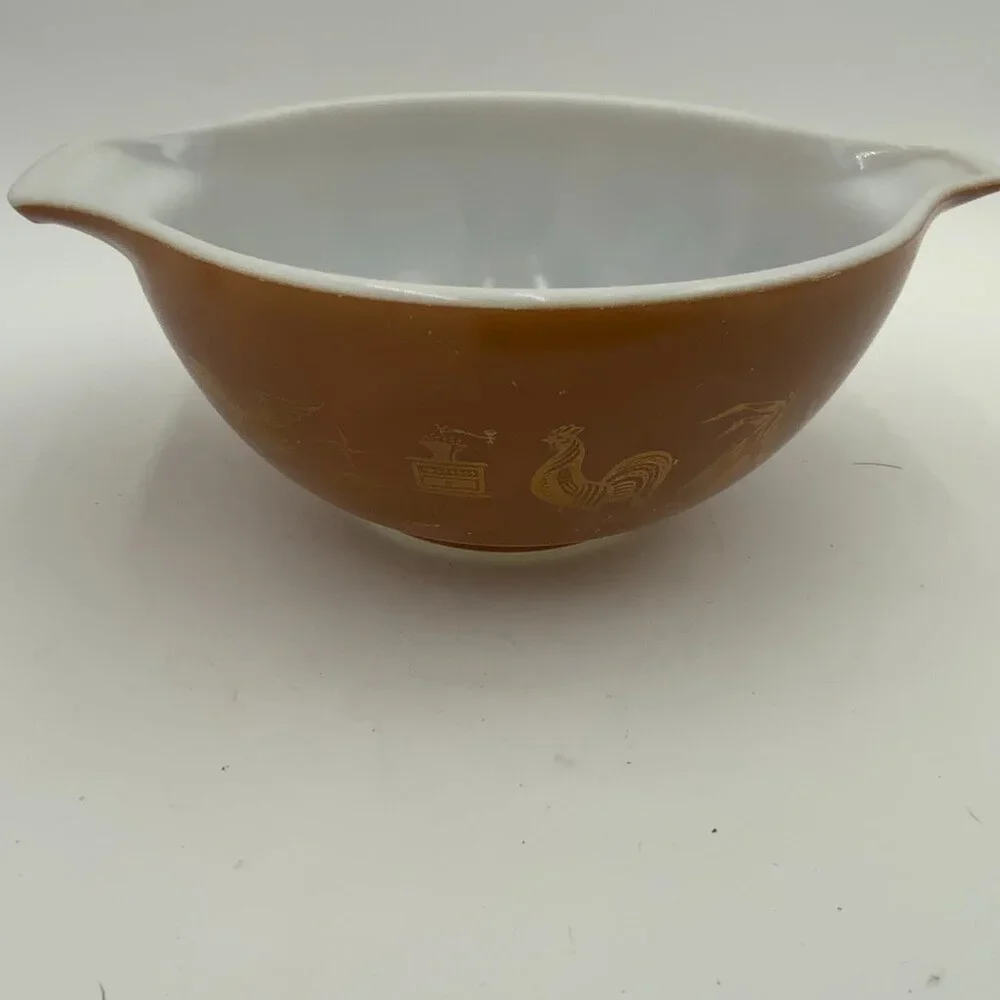 PYREX Early American Cinderella Mixing Bowl, #442, 1-1/2 QT, Brown & Gold